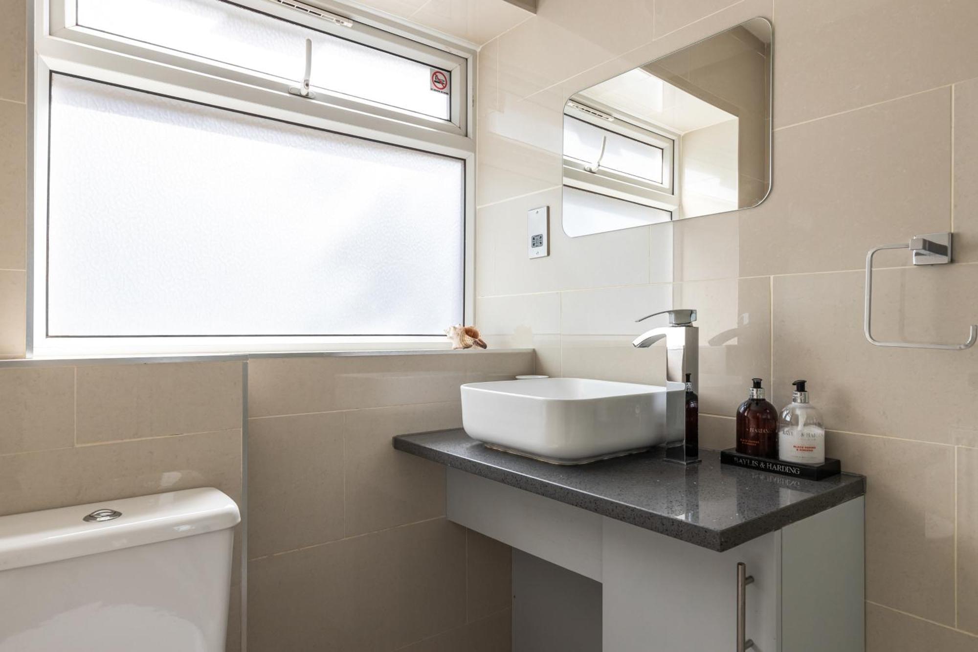 King Studio Apartment With Garden And Parking Ealing Ngoại thất bức ảnh