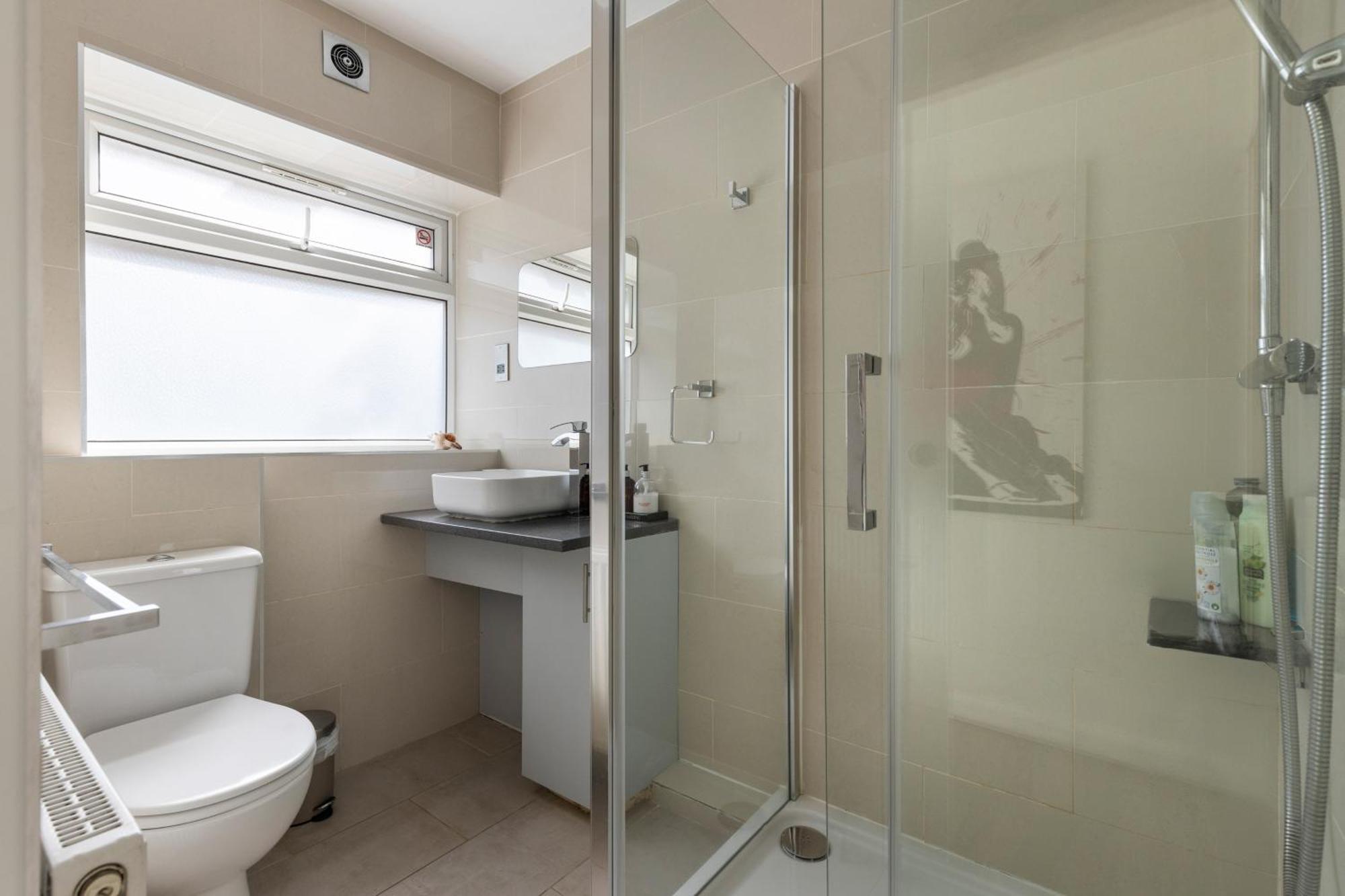 King Studio Apartment With Garden And Parking Ealing Ngoại thất bức ảnh